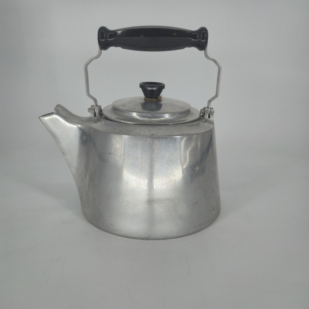 Vintage Mirro Matic Aluminum Tea Kettle Black Bakelite Handle Lid USA Silver Tea
